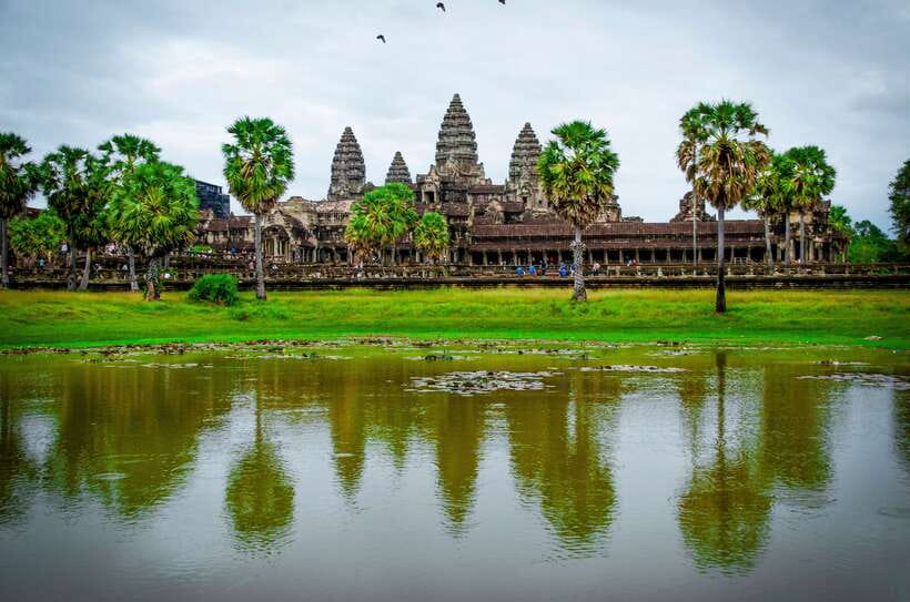 Seat-In-Coach: Small Circuit tour with Sunrise at Angkor Wat - Angkor Thom and Bayon Temple: the 216 faces moment