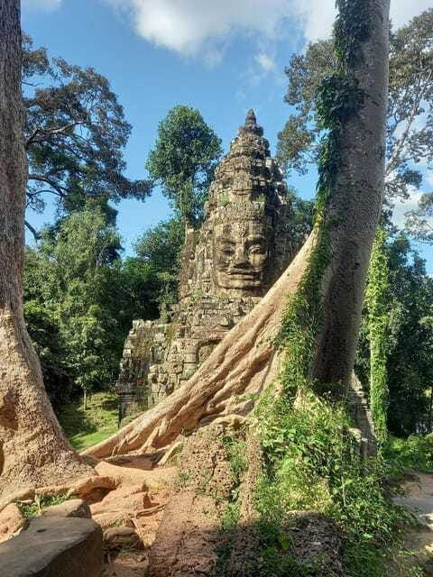 Shared day tour with Spanish-speaking guide at Angkor Temple. - Terrace of the Elephants and Terrace of the Leper Kings