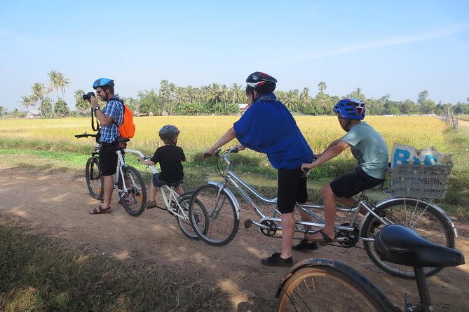 Short Cycling at Countryside - From the Siem Reap River to Chreav: paddies in green or gold