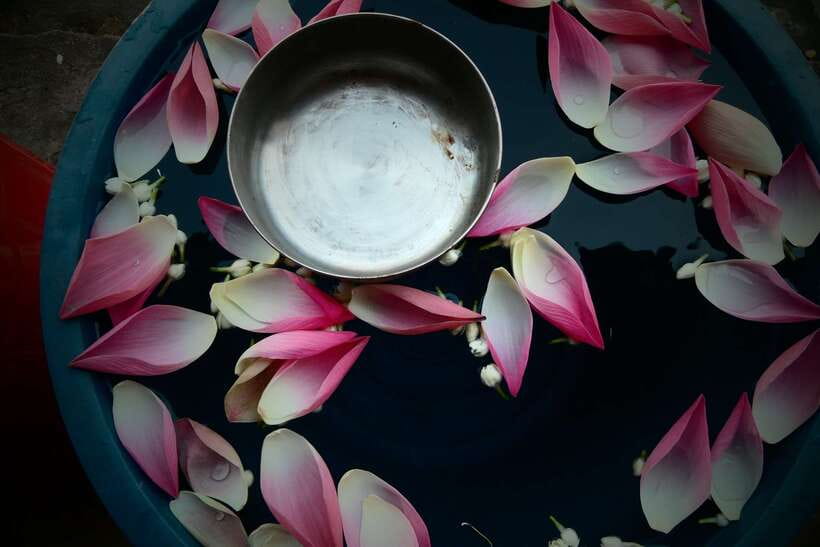 Siem Reap: 1-Hour Cambodian Buddhist Water Blessing - Two blessing options: sprinkling vs. full head-pouring