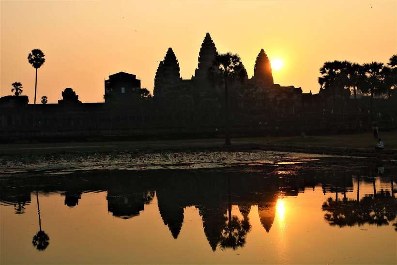 Siem Reap: 2-Day Temple Highlights Sunrise and Sunset Option - Day 2: pre-dawn Angkor Wat, Ta Prohm, Ta Nei, and the theater of Angkor Thom