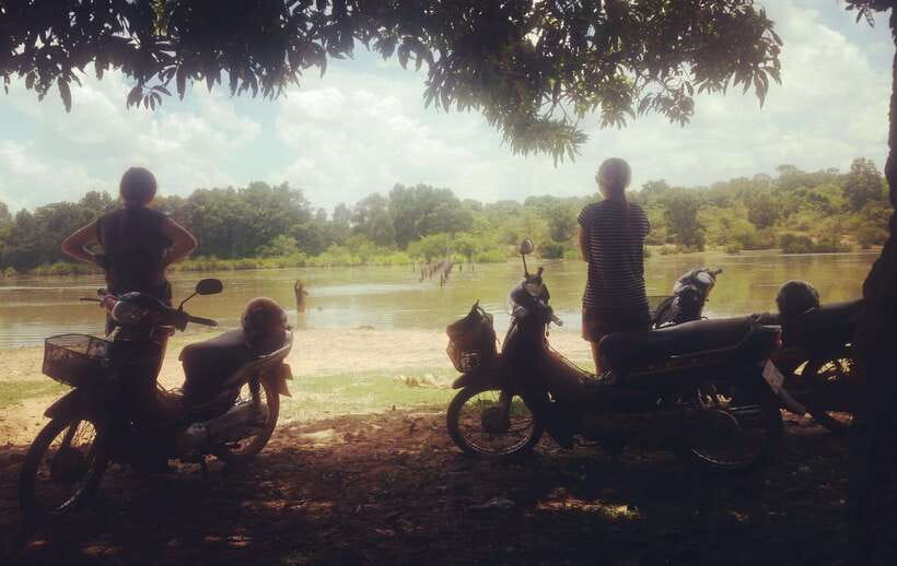 Siem Reap: 3-Hour Ancient Trails Motorbike Tour - The pagoda stop and meeting a monk (what to expect)