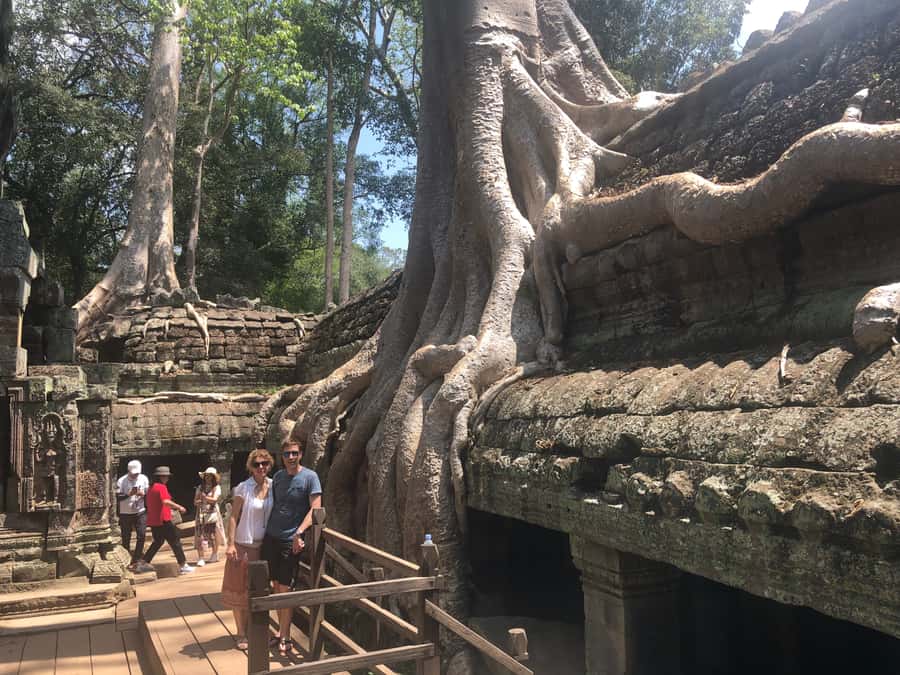 Siem Reap: 4-Day Angkor Wat and Beng Mealea Tour - Day 1: Beng Mealea jungle maze, Kampong Phluk floating village, and Phnom Bakheng sunset
