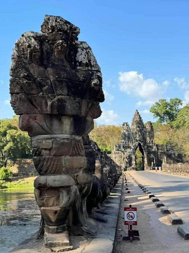 Siem Reap: Angkor Full-Day Group Tour with Japanese Guide - Morning in Angkor Thom: South Gate to Bayon’s stone smiles