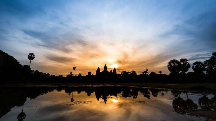 Siem Reap: Angkor Sunrise 1- or 2-Day Guided Temples Tour - Day 2 Sunrise: Angkor Wat at Dawn, Then Angkor Thom Walls and Gates