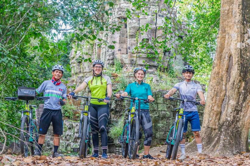 Siem Reap: Angkor Sunset Bike & Boat Tour /E-Bike Available - Temple viewing plus guide support: what makes it feel well-run