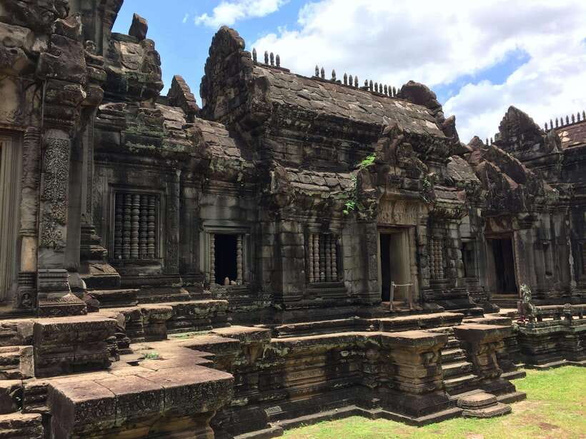 Siem Reap: Angkor Wat, Angkor Thom, and Banteay Srei Tour - Palm Sugar Village and Handicrafts: A Gentle Bridge Back to Real Life