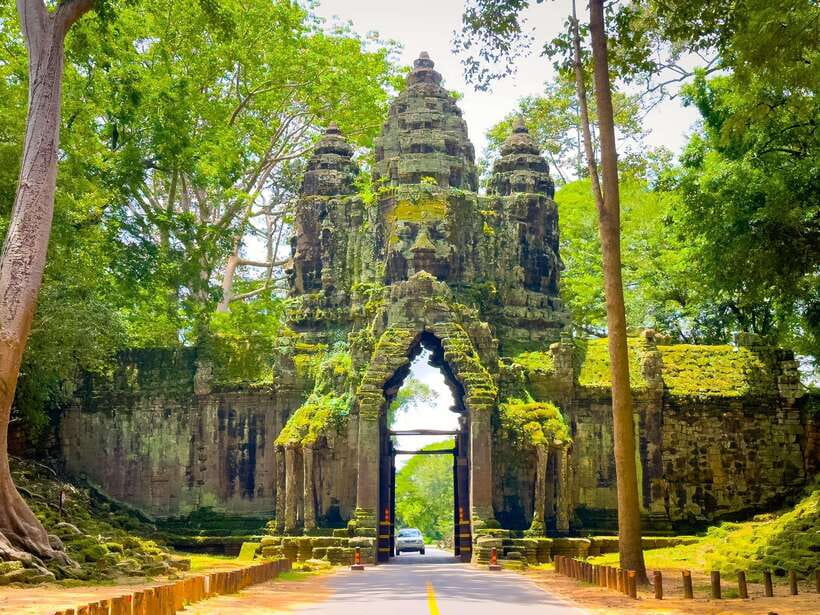 Siem Reap: Angkor Wat, Bayon & Ta Prohm Guided Tour - Angkor Wat: the galleries are where the magic lives
