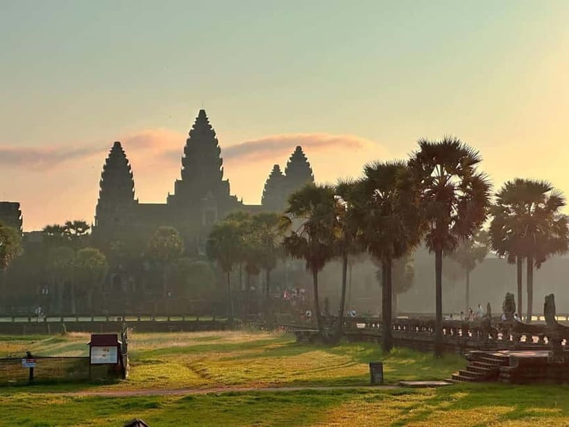 Siem Reap: Angkor Wat Private Tour with Sunrise - Angkor Wat at sunrise: why the early start pays off