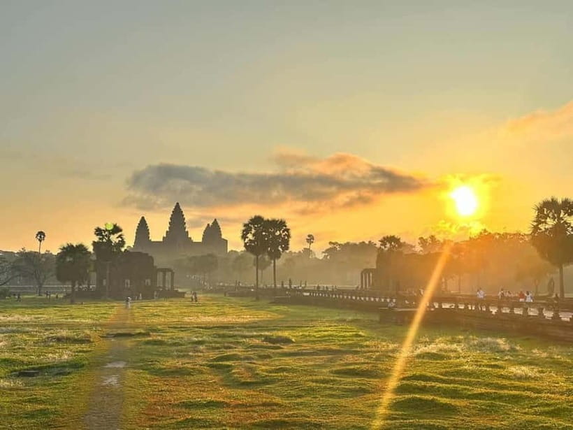 Siem Reap: Angkor Wat Private Tour with Sunrise - The 1-day plan: Small Circuit with sunrise and smart pacing
