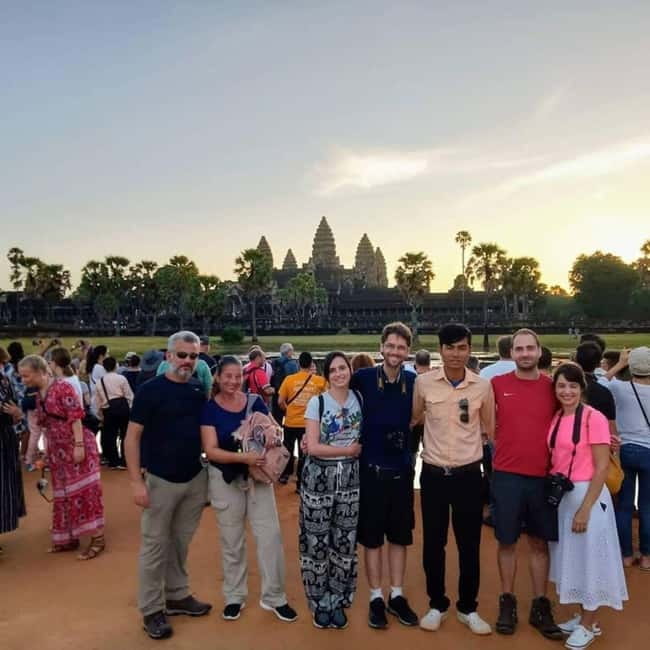 Siem Reap: Angkor Wat Private Tour with Sunrise - What to bring and wear: the Angkor dress rules are strict