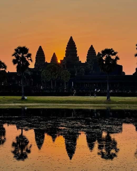 Siem Reap: Angkor Wat Private Tour with Sunrise - Heat, water, and how to keep your feet from hating you