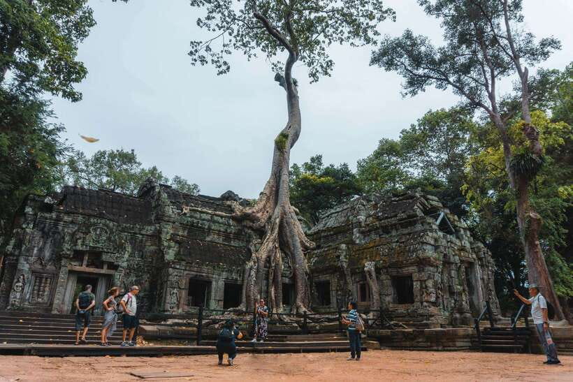 Siem Reap: Angkor Wat Small-Group Full Day Tour and Sunset - Practical dress and comfort tips that actually matter