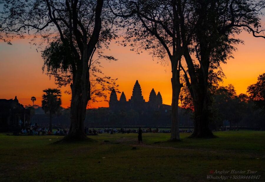 Siem Reap: Angkor Wat: Small-Group Sunrise Tour - Srah Srang breakfast break: refuel before the heat