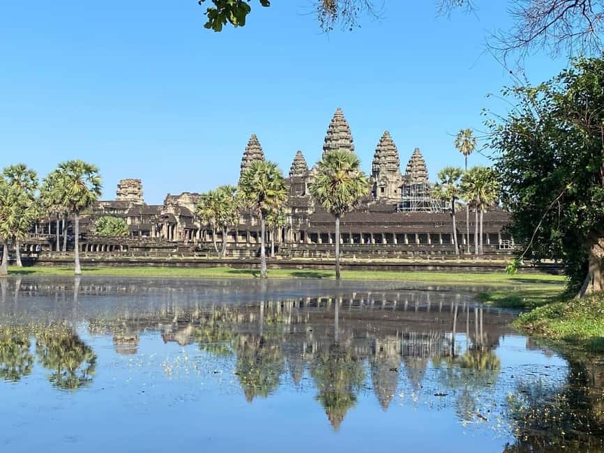 Siem Reap: Angkor Wat Small Group Tour with Spanish Guide - Small Circuit: South Gate, Angkor Thom, and the Terraces That Feel Alive