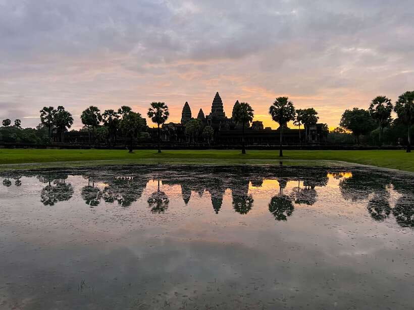 Siem Reap: Angkor Wat Sunrise and Market Tour by Jeep - Breakfast like locals: Khmer noodle soup, palm cake, and coconut