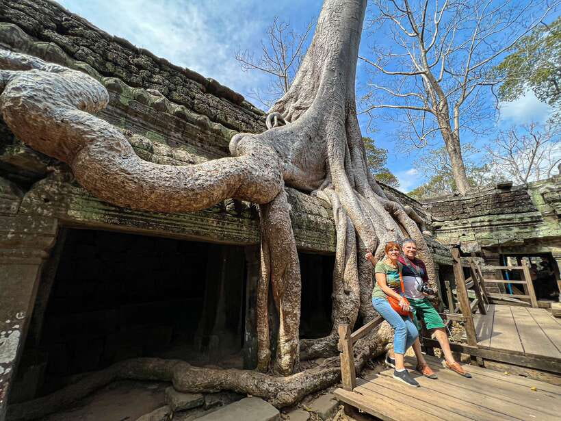 Siem Reap: Angkor Wat Sunrise and Market Tour by Jeep - The Siem Reap market stop: shop like a local and snack if you want