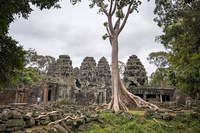 Siem Reap: Angkor Wat Sunrise Bike Tour & Jungle Breakfast - Getting to Angkor Wat before the sky opens