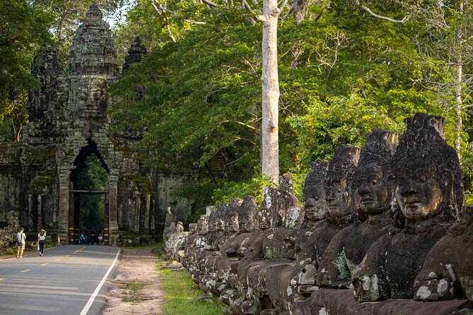 Siem Reap: Angkor Wat Sunrise & Explore Angkor Temples With Guide - Srah Srang breaks up the ruins with a proper view and breakfast