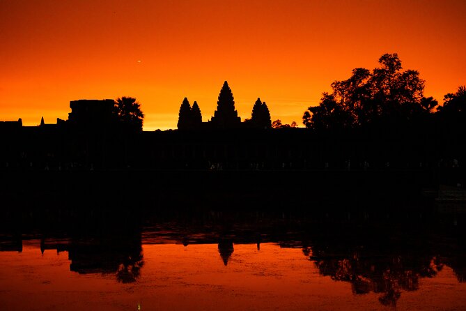 Siem Reap: Angkor Wat Sunrise & Explore Angkor Temples With Guide - Transport and pacing: tuk-tuk comfort and a day that stays manageable