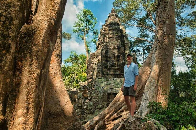 Siem Reap: Angkor Wat Sunrise or Sunset Guided Tour - Tonle Om Gate: The Southern Gate as Your Orientation Point