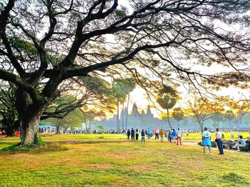 Siem Reap: Angkor Wat Sunrise Tour With Small Group - Why an Angkor Wat sunrise tour starts before dawn