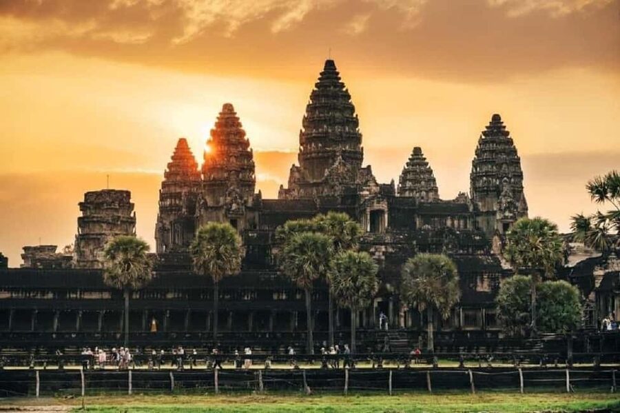 Siem Reap: Angkor Wat Sunrise Tour with Spanish Guide - Small Circuit day (Day 1): how each stop adds a different layer