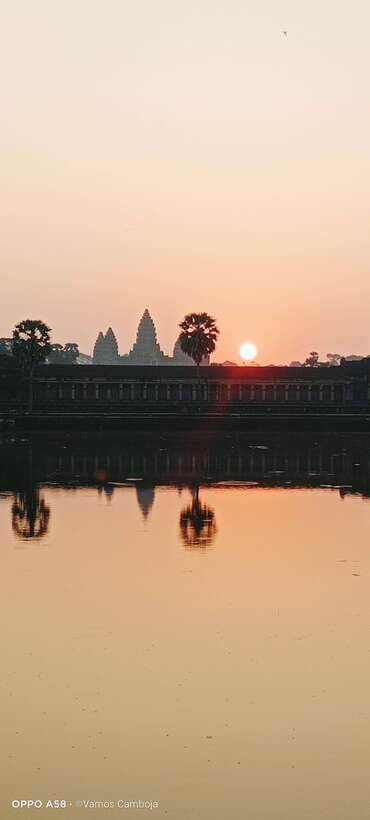 Siem Reap: Angkor Wat Sunrise Tour with Spanish Guide - What to bring and wear: small prep, big comfort