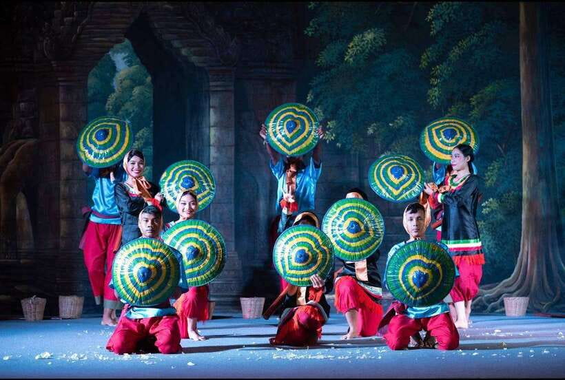 Siem Reap: Apsara Dance Show and Dinner with Hotel Pickup - Transport by Tuk-Tuk vs Car: The Real-World Tradeoff
