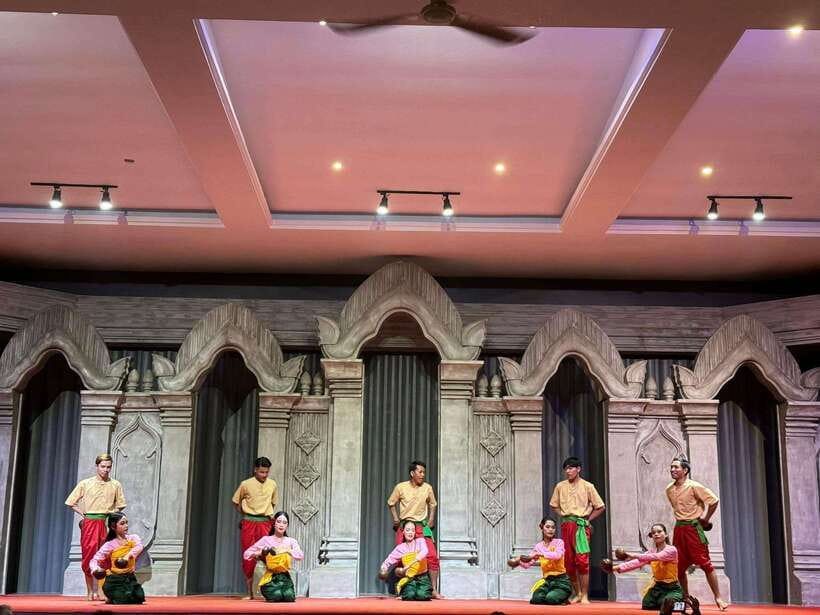 Siem Reap: Apsara Show Including Dinner & Hotel Pickup - Pickup and the Ride to the Venue: What the Night Feels Like