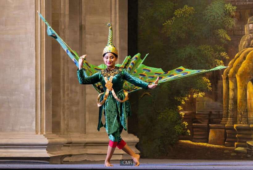 Siem Reap: Apsara Show Including Dinner & Hotel Pickup - The Apsara Show Itself: Costumes, Live Music, and That Hand Language