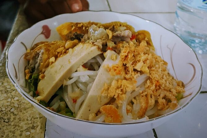 Siem Reap Authentic Breakfast and Market Tour - Stop 1: Yey Tep Shrine and the Noodles That Begin With Edible Flowers