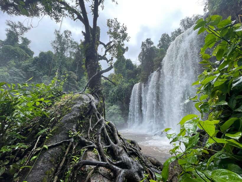Siem Reap: Beng Mealea, Banteay Srei & Kulen Waterfall Trip - Phnom Kulen Mountain: Reclining Buddha and the Riverbed 1,000 Lingas