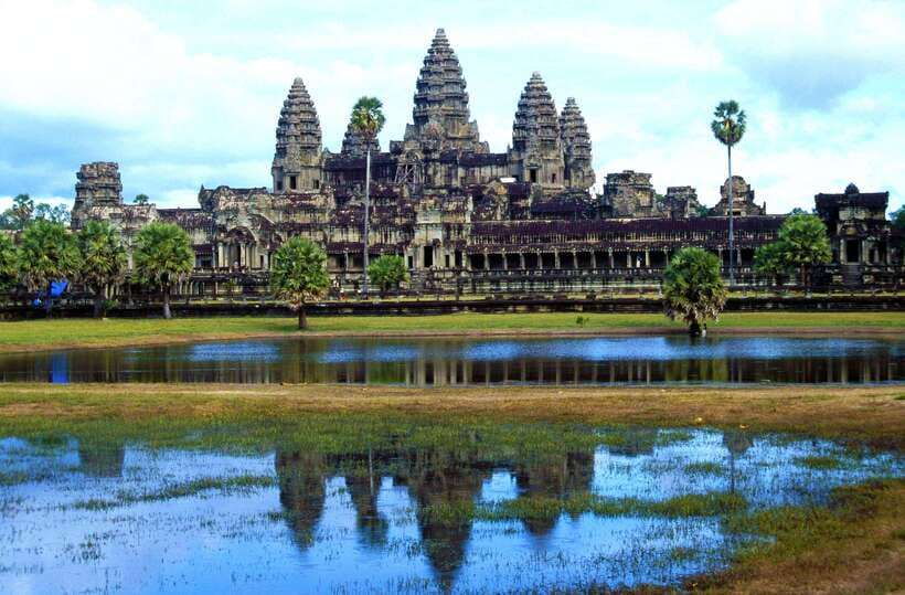 Siem Reap: Bike the Angkor Temples - Full-Day 30km Tour - Angkor Wat by Bike: Galleries, Bas-Reliefs, and Morning Calm