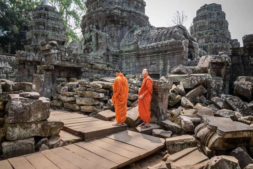 Siem Reap: Bike the Angkor Temples - Full-Day 30km Tour - Elephant Terrace Lunch Break: Fuel Between Ruins