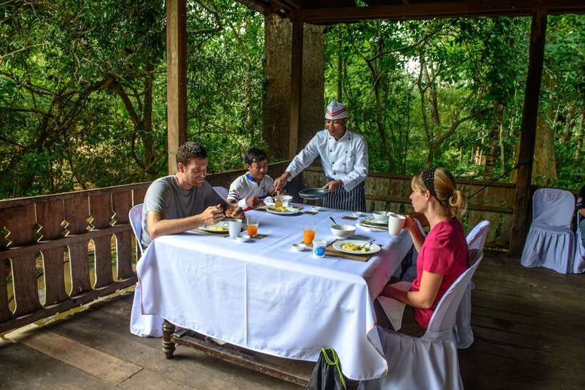 Siem Reap: Bike the Angkor Temples - Full-Day 30km Tour - Meeting at ផ្ទះគ្រូ Café: Bikes, Safety, and Small-Group Flow