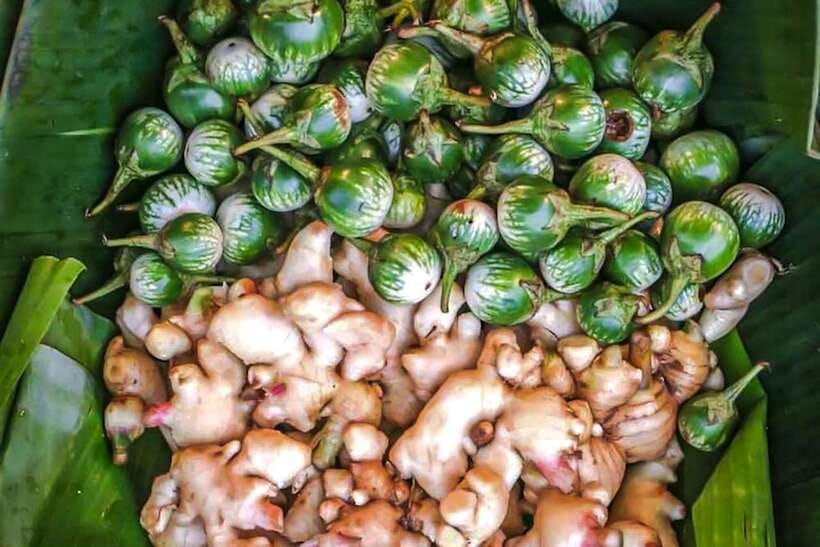 Siem Reap: Cambodia local street foods and local guide - Route 60 after dark: how the real night market feels