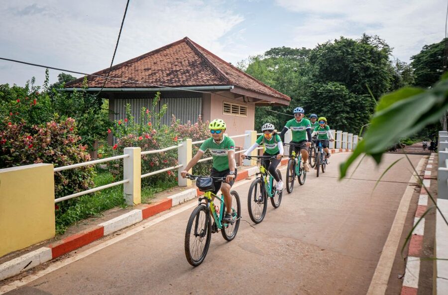 Siem Reap City Haft Day Bike Tour - Guides make the difference: Meng, JR, Vandy, and others