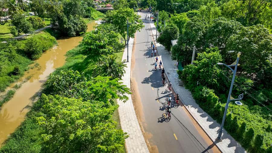 Siem Reap City Haft Day Bike Tour - From Pub Street lane to Phsar Chas: finishing with local life