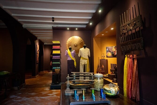 Siem Reap City Tour By Vespa - Phsar Chas: Market Tips for Getting Real, Not Just Busy