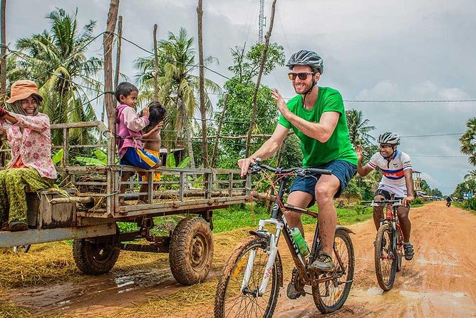 Siem Reap Countryside Guided Tour by Bike and E-Bike Private Tour - Getting started at ផ្ទះគ្រូ Café with the right morning setup