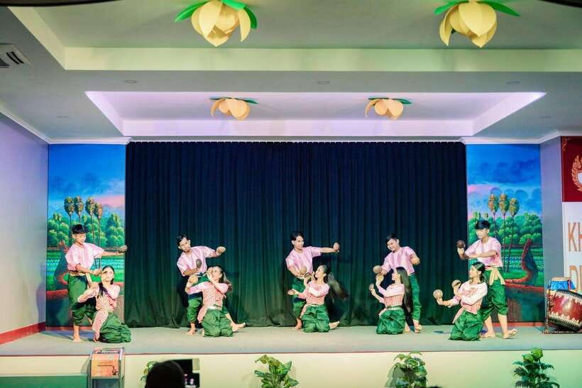 Siem Reap: Dinner and Traditional Show with Hotel Transfer - Price and Value: Is $18 Really a Good Deal Here?