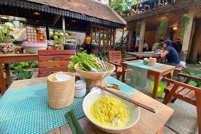 Siem Reap Evening Food Tour - Inclusive 5 stops Local Tastings - How to handle insects, snails, and your comfort level