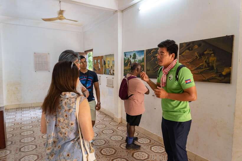 Siem Reap Evening Food Tour - On Promotion Price limit Offer - Siem Reap by Vespa at night: why this tour feels different