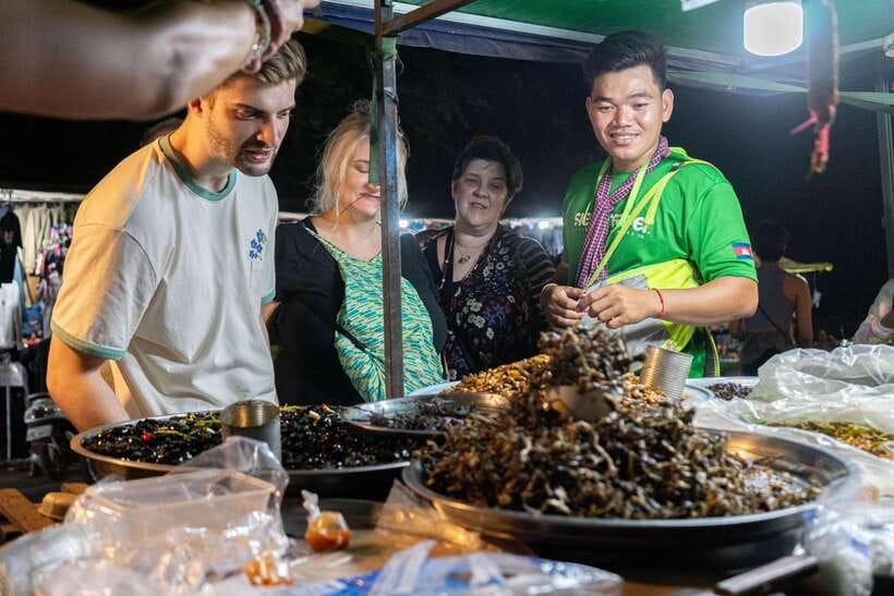 Siem Reap: Evening Food Tour with 10 Local Tastings - Made in Cambodia Market: Crafts, Photos, and a Breather