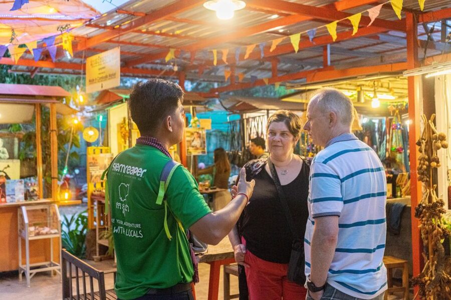 Siem Reap: Evening Food Tour with 10 Local Tastings - Khmer Restaurant Tasting: Fruits, Spring Rolls, Tofu, and BBQ Snails