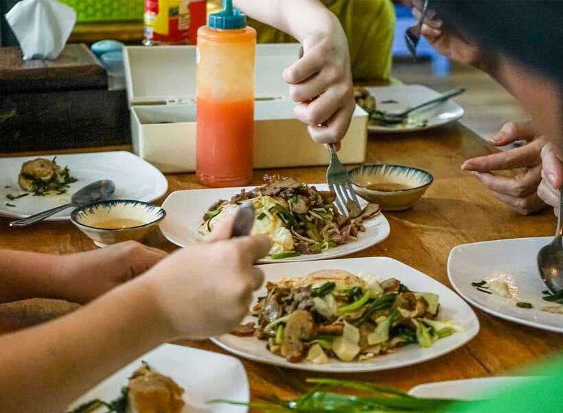 Siem Reap: Evening Food Tour with 10 Local Tastings - Num Banh Chok: The Noodle Stop You’ll Remember