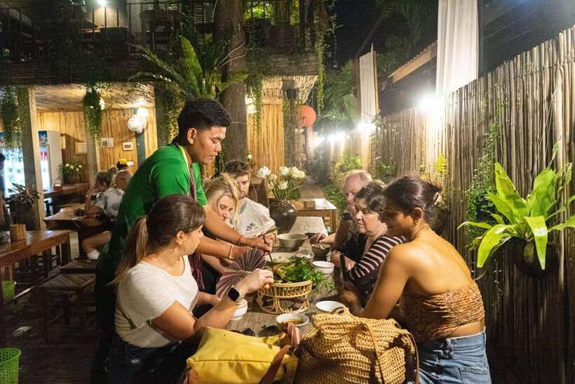 Siem Reap: Evening Food Tour with 10 Local Tastings - The 5:00 pm Pickup and How the Tour Stays Comfortable