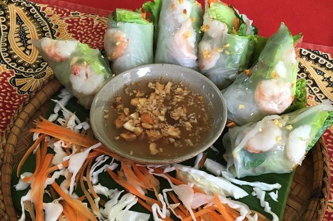 Siem Reap Evening Street foods Tours by Tuk Tuk - Stop 3 (About 1 Hour): Khmer Dishes at a Local Small Place