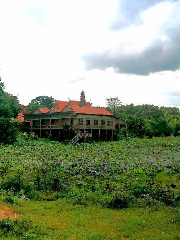 Siem Reap: Fishing in the rice fields, in the villages of Siem Reap - Morning scooters to the villages, not a crowd tour